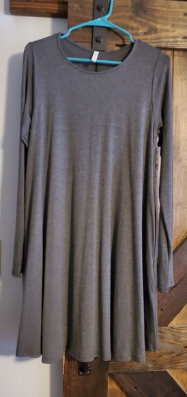 Dress - Picture 1 of 3